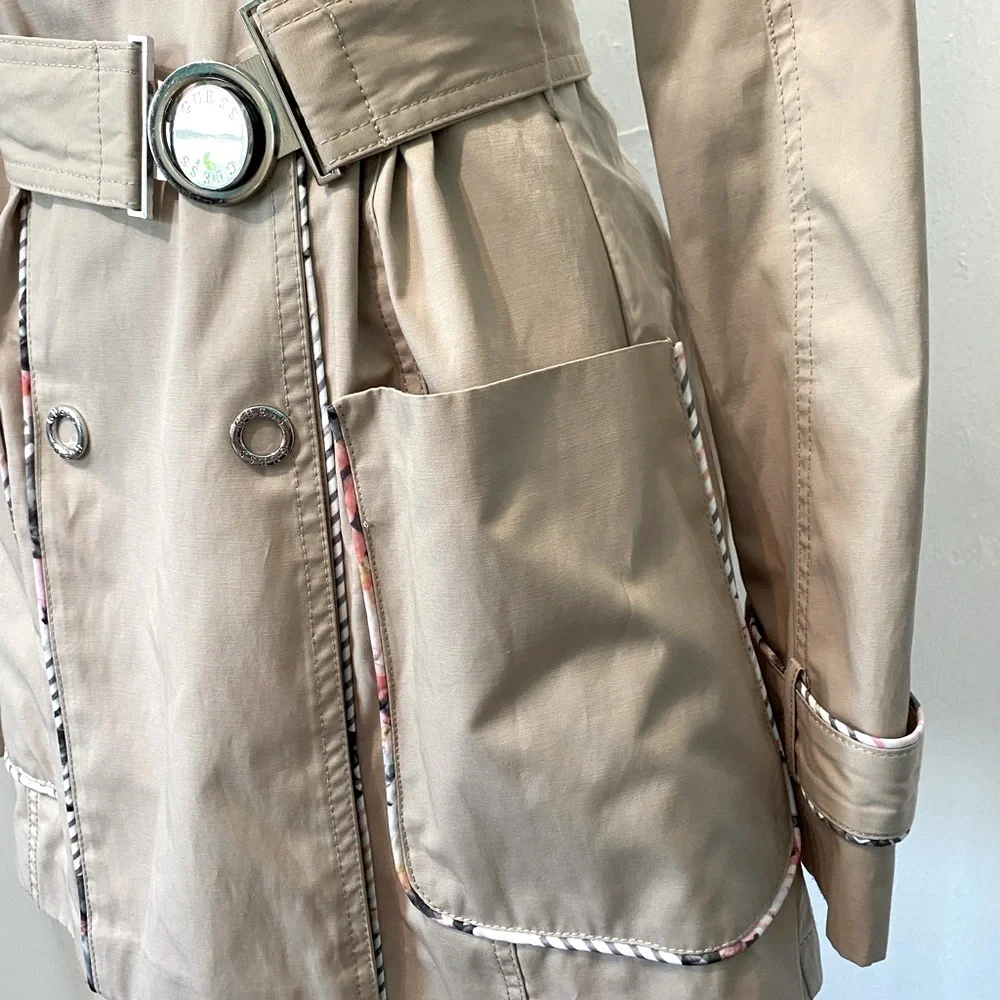 Classic Guess Belted Trench Coat size Double breasted with snap buttons.Size XS